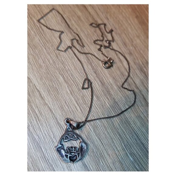 Solid Sterling Silver 925 Claddagh Symbol Necklace Friendship Loyalty and Love. - Picture 2 of 3